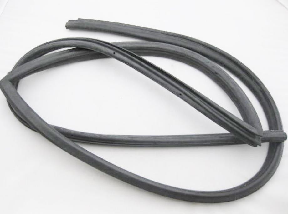 Door Seal Front RH (Britpart) MWC1080 ALR4936 CFE102981 CFE102720 LR024954 LR044307 LR077687