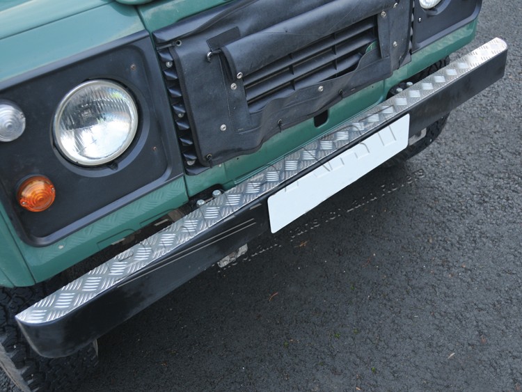CHEQUER PLATE BUMPER TOP FULL LENGTH SERIES/DEFENDER